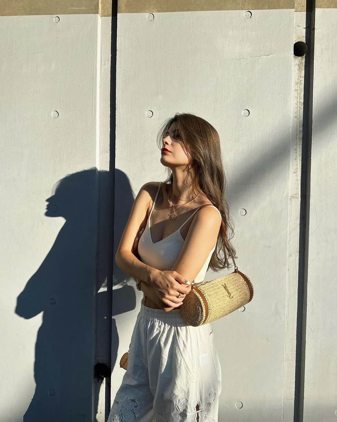 マギーのインスタグラム：「Stay hydrated ~💦🌴🩷」