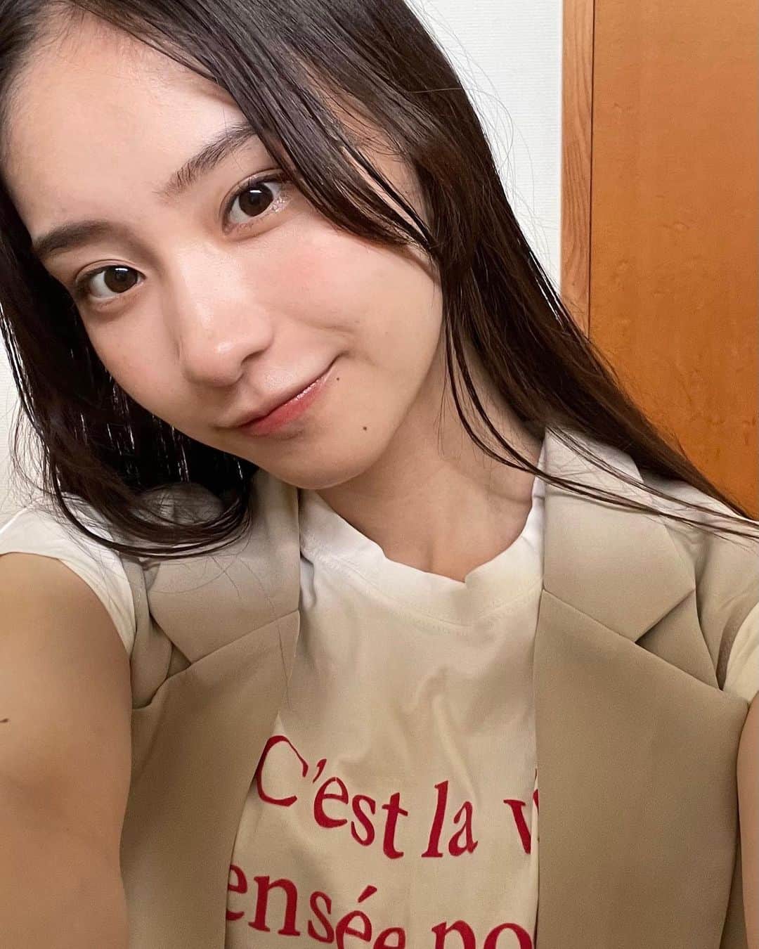 太田雫のインスタグラム：「・ 自撮り🪐 ・ ・ みんなは夏休み始まってますか？？ ・ ・ ・ #太田雫#06#自撮り#selfie#夏休み」