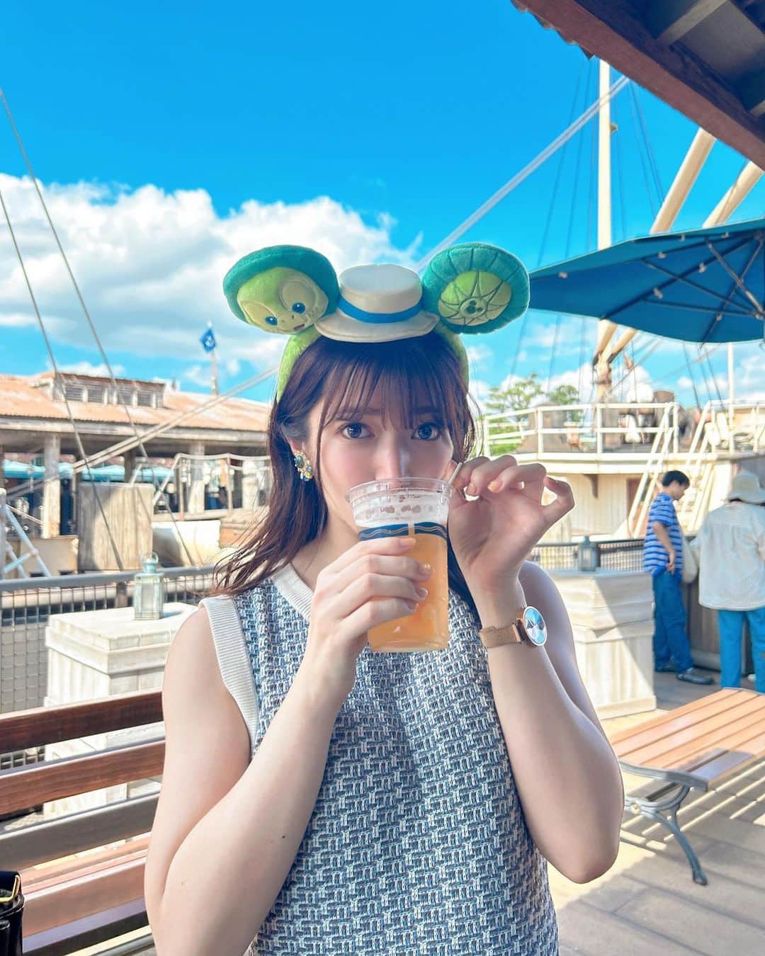 のインスタグラム：「ディズニーシー行ってきたよ🏰 オルメルかわゆ🐢💚  もう愛美とは23年の仲になるんだね👧📛 いつも気にかけてくれて、ずっと仲良くしてくれて有難う‪‪❤︎‬」