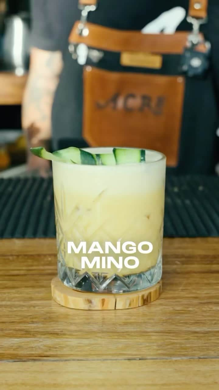 ケビン・ハートのインスタグラム：「Happy National Tequila Day! Celebrate correctly people….Do it with @grancoramino ….This drink is one of my favorites….Enjoy!!!!! #HardWorkTasteDifferent   Mango Mino 1. 3 oz Mango Milk 2. 2 oz Gran Coramino Cristalino 3. .75oz of Aquafaba 4. Add ingredients to shaker. Shake and pour into rocks glass. Finish with cucumber garnish.」