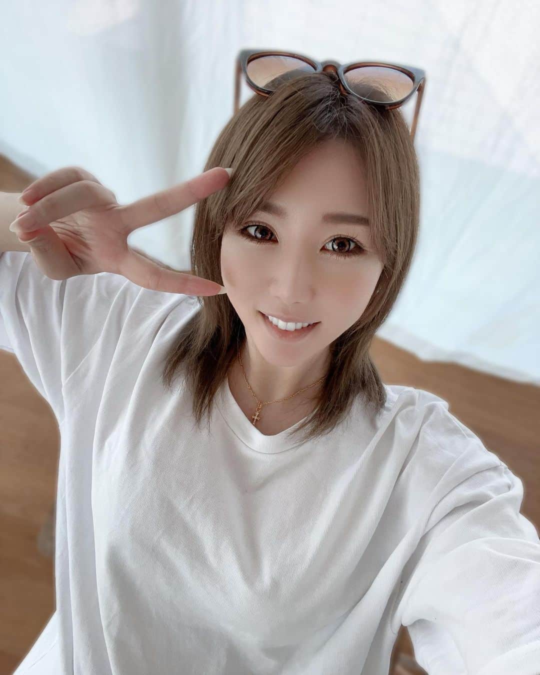 芹澤明日香のインスタグラム：「. ほんとに暑いよね☀️🫠 でも寒いより暑いほうが良き😎 みんなはどっちが好き？  Which one do you like? hot? Or cold?🥵🥶  #アラフォーママ #小学生ママ  #女の子ママ  #ママでも綺麗でいたい」