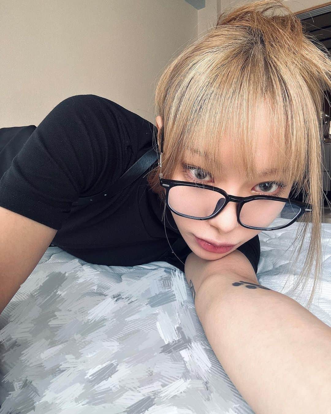 のインスタグラム：「🩶🩶🩶🩶」