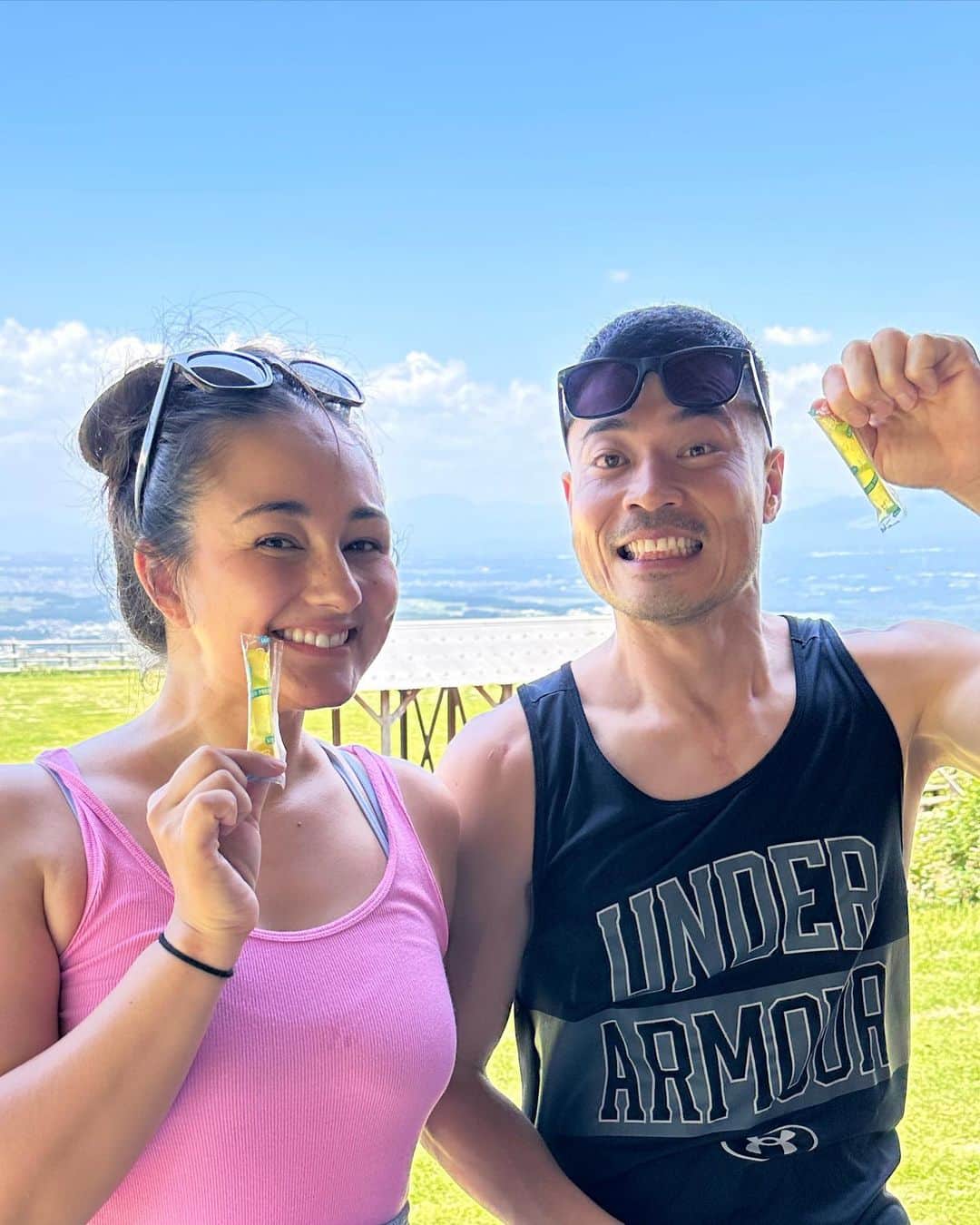 エリナ シルカのインスタグラム：「猛暑日続きだから夫婦でも熱中症対策🌞 #みんなの相棒ゼリー  は塩分もビタミンも入ってるから暑い日のお出かけには必需品。 大人はレモン味🍋　子供はコーラ味がお気に入り🥤 @k_a_i_d_e_a から購入できます(^^)」