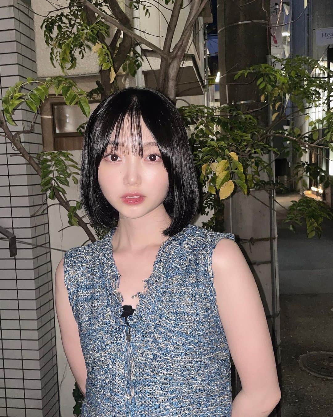 松岡里英のインスタグラム：「・ iceで桃田さんメンテナンス🥳 めちゃかわな黒にしてもらいました🖤  #ボブ #ぷつっとボブ #黒髪 #ショートカット」