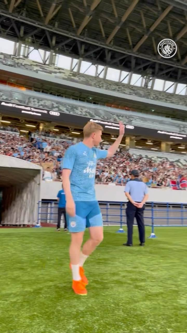 ケヴィン・デ・ブライネのインスタグラム：「Back in training with the lads! 💪」