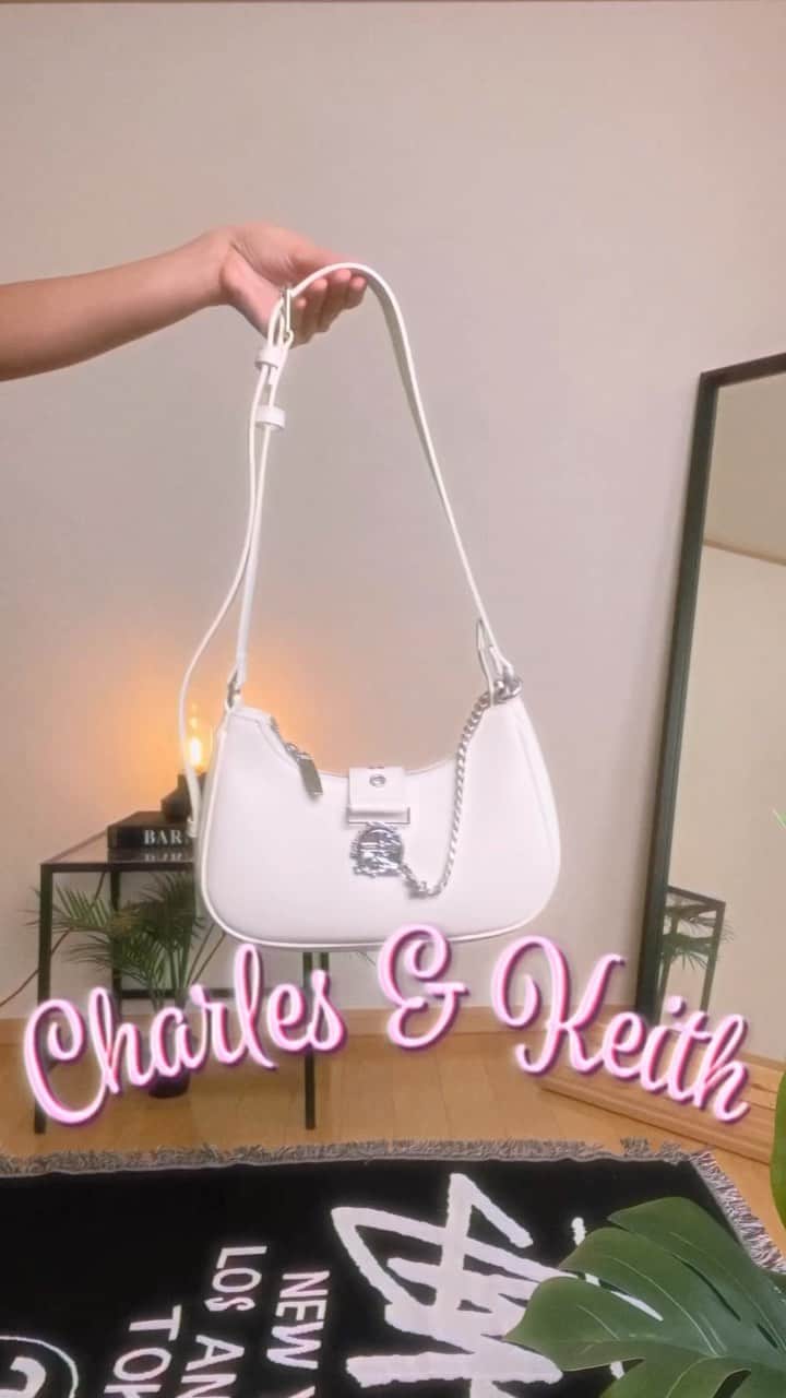 松元環季のインスタグラム：「🐰🦊 @charleskeithofficial × @disney ZOOTOPIA  Im in love with a classic white bag & cutest pumps with chain strap🫶🏻」