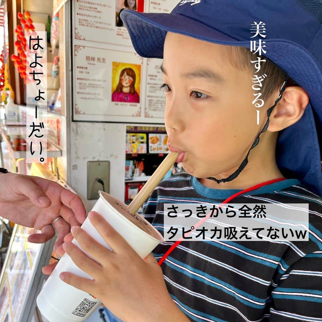 makikoさんのインスタグラム写真 - (makikoInstagram)「❤︎ パパスご希望の横浜中華街で食べ歩き🥤🌟  小籠包やら角煮まんやらいっぱい食べてお腹いっぱい🥰 ただ暑くて短時間で切り上げたっ🥵  行きは新幹線🚅、帰りは飛行機✈️でちょっとワクワク☺️ 飛行機だと機内で子どもにおもちゃサービスがあるけど、こっちゃん折り紙選んどいてパパスに折らせるよねー😂 折り紙選ばれると大人が折る羽目になる、あるあるよねー😂  #横浜中華街食べ歩き #横浜中華街 #横浜旅行 #飛行機でカップラーメンの袋の空気抜かれた」7月25日 20時41分 - batako93