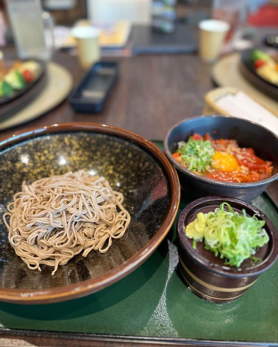 板橋瑠美さんのインスタグラム写真 - (板橋瑠美Instagram)「顔よりデカっ！なBig梅サワーが美味しい季節になってきました💓w  これを飲んだら流石に酔っ払いますが、ワイワイenjoyゴルフができる暖かい方がたくさん来てくださる、  スマイルゴルフのイベントに第二回目ラウンド行かせていただきました！！^ ^  今回も茨城県✨ の、セントラルゴルフ⛳️さん^ ^  お昼はお蕎麦と、マグロユッケのセットを食べました💓  最初は曇りで涼しく助かりましたが後半炎天下で、ご参加くださった方がわざわざフルーツパックを凍らせてきてくださって🥹💓💓💓  なんて心配り！！感動して、とともにうますぎて震えました💓😆  こんな女子にならなくては！！ww  勉強させていただきました！^ ^  また第三回は、8/6日曜日！  第４回は、9/17日曜日なので、 是非是非一緒に回りましょうー💓！！ 詳しくは @smilegolf2018  まで✨  9/23は、関西の方、RUMIRINGO CUP是非来てくださいねー💓  10/16は沖縄開催 11/5  は千葉開催 11/17は長崎県開催 11/23 宮崎県開催  ゴルフゴルフな人生になってきましたが、頑張って上手くなりたいから辞めない！！^ ^✨✨  一緒にゴルフ頑張りましょうーーー💓」7月25日 20時52分 - rumi_official_0616