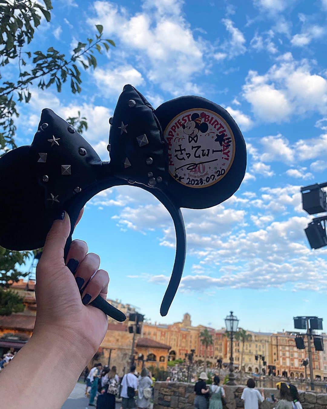 のインスタグラム：「.  久々のディズニー🐭 ⁡ ⁡ ⁡ ディズニーで飲むビールが美味しすぎて めちゃくちゃ幸せそう🍺（笑） ⁡ ⁡ ⁡ ⁡ ⁡ ⁡ ⁡ #disneysea #東京ディズニーシー #バースデーディズニー」