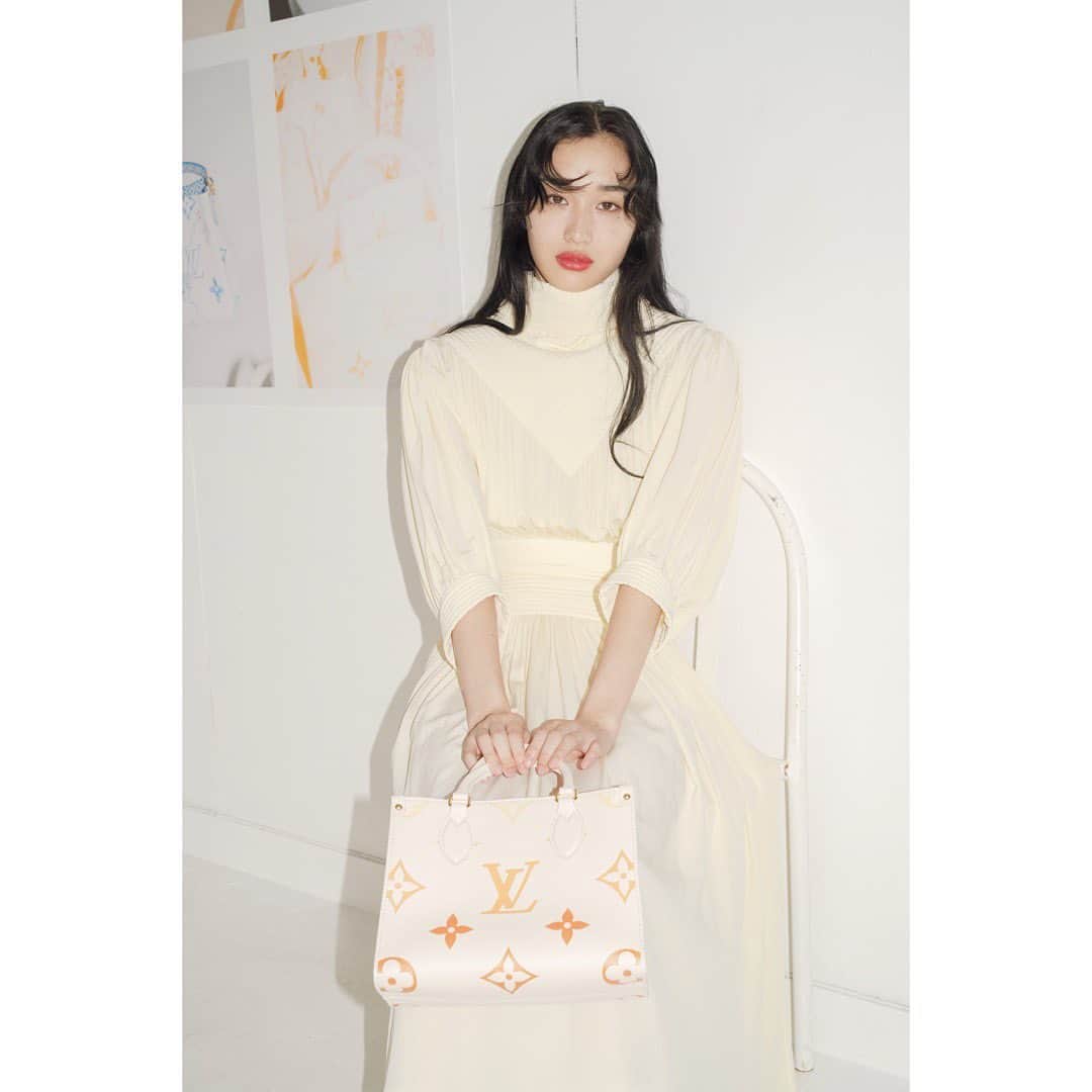 のインスタグラム：「@louisvuitton   Photo:Katsuhide Morimoto  Stylist:Naomi Shimizu  Hair:HAYATE Make:UDA」
