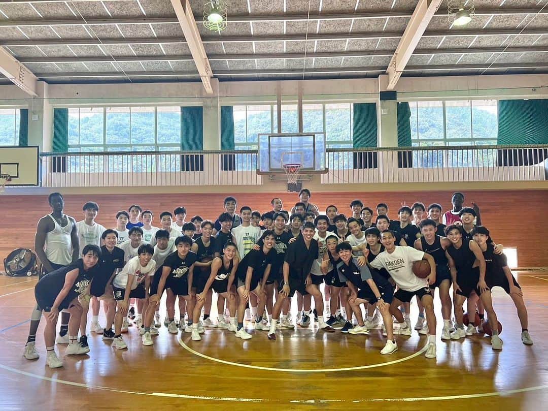 ベンドラメ礼生のインスタグラム：「2023.07.25  後輩達よ。初戦突破おめでとう。 質の高いコミュニケーションは必ず 試合を助けてくれる。  観てるよ。 大きく羽ばたいてくれ。  #延岡学園 #延岡学園男子バスケットボール部  #インターハイ2023」