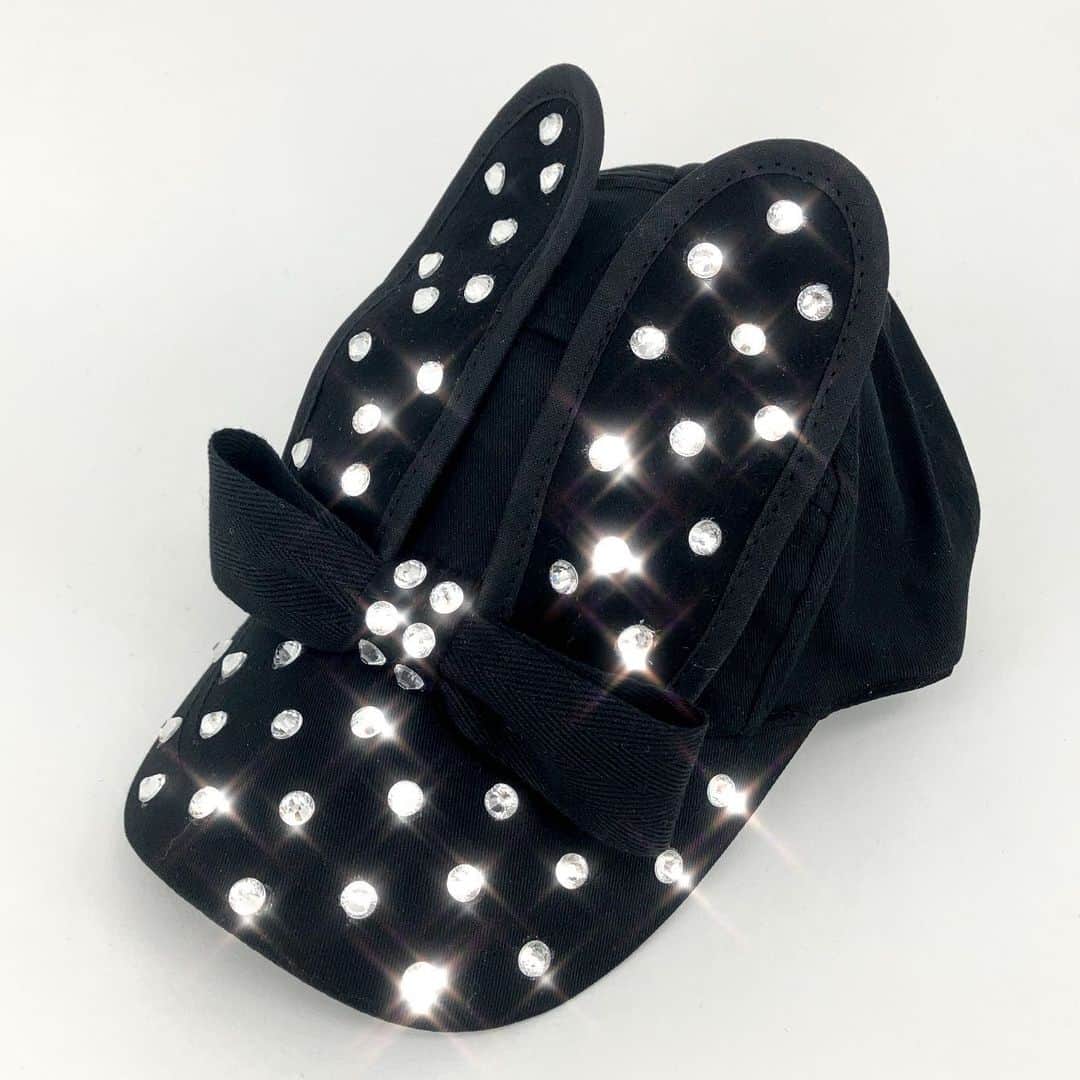 のインスタグラム：「Get ready to Sparkle!  These are now available to purchase on our website. Click on the link in the bio and party hard.」