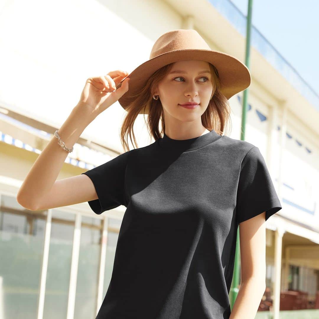 GU TAIWANさんのインスタグラム写真 - (GU TAIWANInstagram)「萬能清新單品⭐夏天果然是要一件好T恤！ T-SHIRT Collection-豐富款式與時尚新色登場 不同版型可以穿出多種流行氛圍唷💁‍♀️  👕 #百搭圓領系列 衣櫃必備的基本款T-Shirt 可單穿，也可當作內搭增加層次感  👕 #時尚迷你T系列 時髦感滿點的炫腹短版設計 提高腰線，修身比例超加分  👕 #印花T恤系列 一件穿出今日風格的必備單品 時尚印花設計綻放個性風格  簡單一件就能打造活力時尚感 讓你的夏日隨時都能輕鬆亮眼登場！  📣 部分商品XS-3XL豐富尺碼網路商店熱賣中🔥  ※各店鋪商品顏色尺寸庫存數量以店鋪實際狀況為準，商品販賣對象店鋪亦有調整之可能，詳細販售及庫存狀況請與鄰近店鋪洽詢。 – 📷 立即追蹤 @gu_taiwan 晉升潮流達人🚀 - #GU #GUTaiwan #YOURFREEDOM #GUstyle #GUmania #讓時尚更自由 #穿搭 #搭配 #OOTD #FASHION #STYLE ​#TSHIRT #T恤 #迷你T恤 #印花T恤」7月25日 21時00分 - gu_taiwan