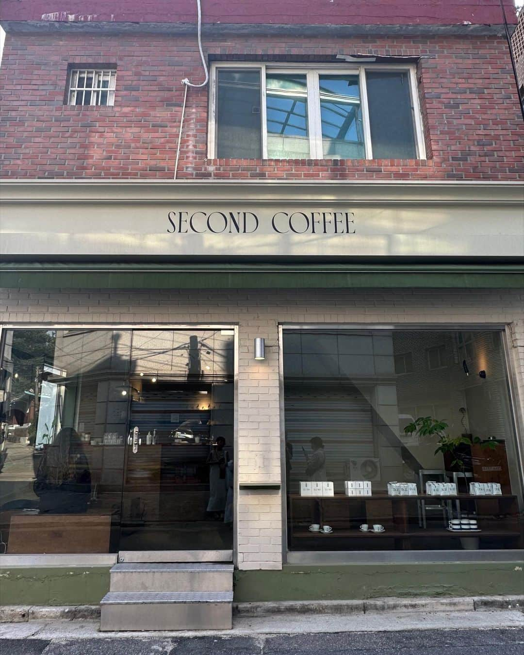 kannnaさんのインスタグラム写真 - (kannnaInstagram)「📍韓国 安国あたり second coffee  CAFEECREAM頼んだけど 1番下がアイスクリームで 三層になってて混ぜて食べたら めっちゃ美味しかった🍨 また食べたい！！！オススメ！！！  #韓国カフェ　#안국카페  #韓国グルメ  #安国カフェ  #카페 #카페맛집」7月25日 21時00分 - lg1125k