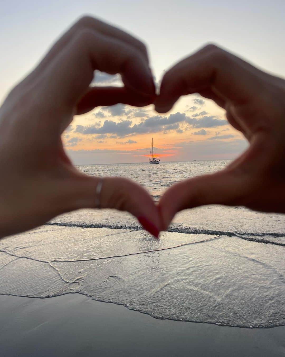 ガユンのインスタグラム：「LOVINA🌅」
