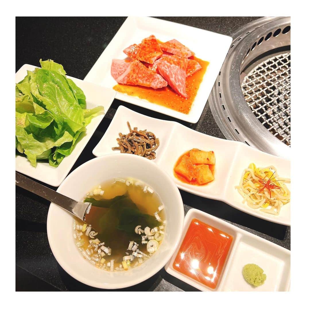中野公美子さんのインスタグラム写真 - (中野公美子Instagram)「最近たまに行く焼肉ランチ！ 全室個室だからゆっくり出来るし、すっぴんでも平気ー！笑 基本1人でランチする時は、 いつも日焼け止めだけです🤣 お肌を休めるのも大事✨  #焼肉ランチ #ランチ #焼肉 #すっぴん #お肌休日 #365日日焼け止め #46歳」7月25日 21時18分 - kumikorion
