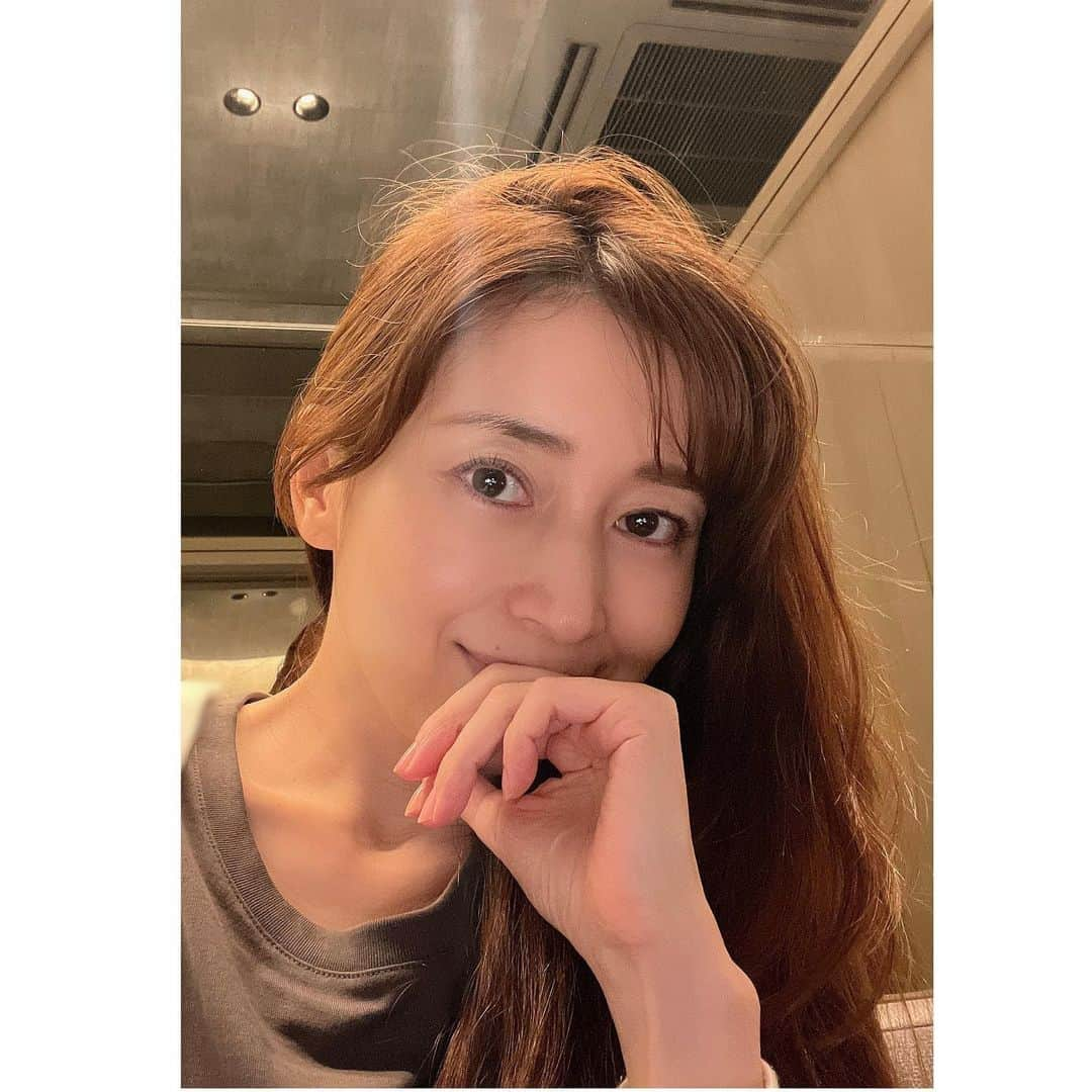 中野公美子のインスタグラム：「最近たまに行く焼肉ランチ！ 全室個室だからゆっくり出来るし、すっぴんでも平気ー！笑 基本1人でランチする時は、 いつも日焼け止めだけです🤣 お肌を休めるのも大事✨  #焼肉ランチ #ランチ #焼肉 #すっぴん #お肌休日 #365日日焼け止め #46歳」