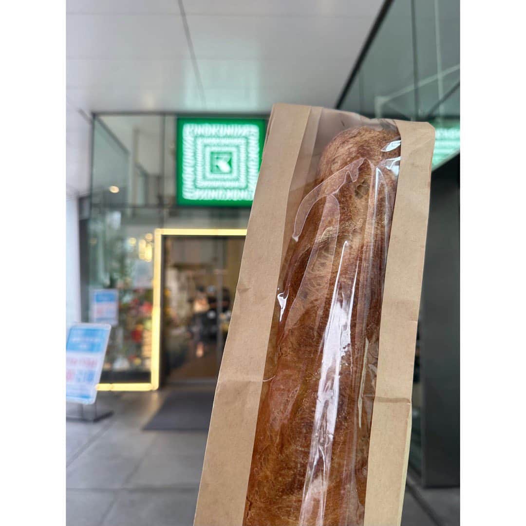 武藤京子さんのインスタグラム写真 - (武藤京子Instagram)「* * 今回のバゲット🥖は @kinokuniya_super で * ついに トースターまで買い替えちゃった😂 * #バゲットにオリーブオイル ブーム #継続中　 #🥖 #balmuda」7月25日 21時11分 - kyokomuto0628