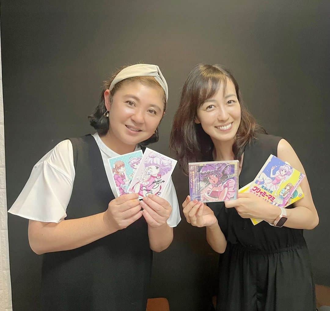 及川奈央さんのインスタグラム写真 - (及川奈央Instagram)「今日は #TokyoStarRadio #おめおじゃ 8月分の収録でした。  ゲストには #クリィミーマミ #太田貴子 さんをお迎え♡  長年この番組をやらせて頂いていますが初めてゲストさんにサインをお願いしました。小さい頃からマミちゃんに憧れていました。貴子さんにお会いできて感激。お話たくさんできてそのお人柄が更に大好きになっちゃいました。  クリィミーマミ40周年おめでとうございます！！  とっても幸せで楽しい時間でした。 是非お楽しみに·͜· ︎︎ 木曜日23:00~放送です。  #リスラジ でお聴きいただけます♩」7月25日 21時14分 - naooikawa