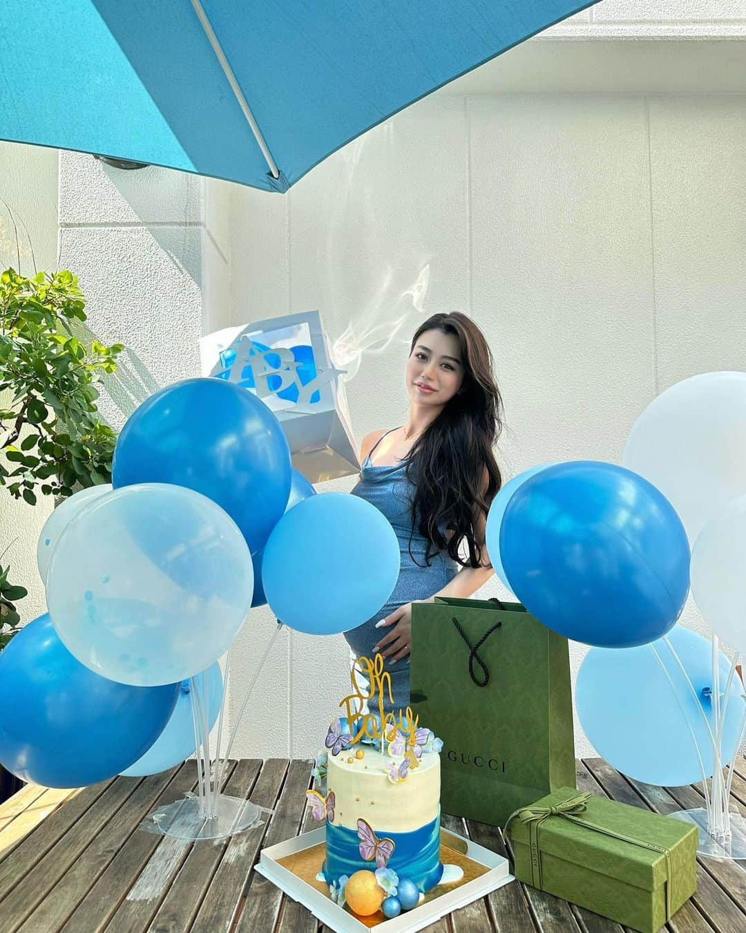 𝐓𝐒𝐔𝐊𝐀𝐒𝐀のインスタグラム：「Baby shower🍼  だいすきな皆んながサプライズでベビーシャワーしてくれた♡ もう1ミリも気づいてなかったからほんまにびっくり&嬉しすぎた🫶🏼💕 みんなとの写真もお気に入りすぎるから別で載せよっと🤳  そして、気になる性別  妊娠分かってから誰からも絶対つかさは男の子産んでそう！って言われ続けてて(フォロワーさんからもdmで沢山来てた)  結果はそうです、男の子です👶🏻💙笑笑  みんなからプレゼントでGUCCIのスニーカーをもらったので今から履かせるが楽しみわくわくです🦶🏽  健康に産まれてきてね☺️  . . #babyshower #ベビーシャワー #性別発表 #男の子ママ #妊娠8ヶ月 #ぷんにー #マタニティライフ」