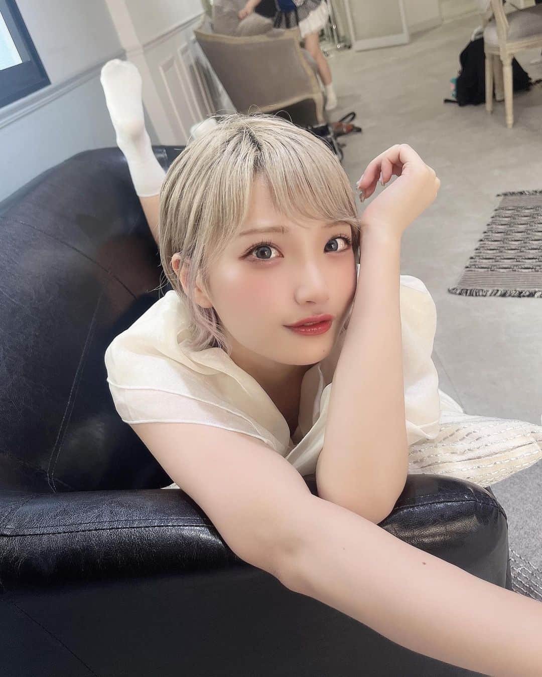 東條ゆりあのインスタグラム：「いっしょにごろごろしよ ❕」