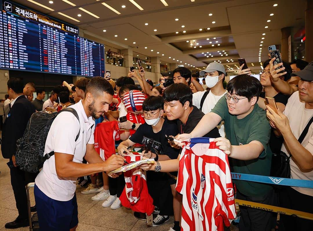 コケさんのインスタグラム写真 - (コケInstagram)「¡Hola Corea! 🇰🇷 안녕 한국! 👋🏼 #AtletiSummerTour #AúpaAtleti」7月25日 21時28分 - koke6