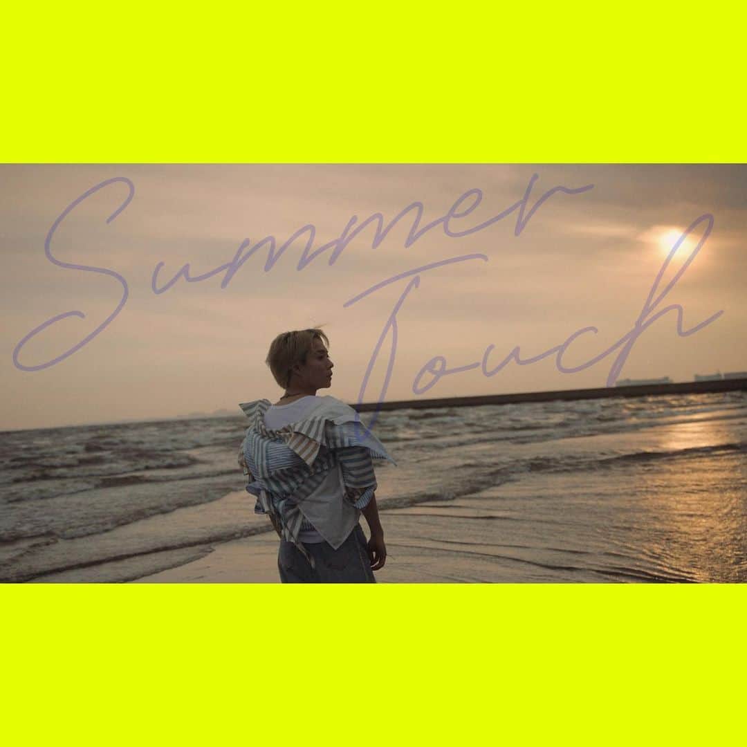 ワーナーミュージック・ジャパンさんのインスタグラム写真 - (ワーナーミュージック・ジャパンInstagram)「#杉本琢弥  7/17にデジタルリリースされた杉本琢弥「#SummerTouch - EP」から、リード曲「Summer Touch」のミュージック・ビデオが公開🌴 “夏に触れる”をテーマに#熊本の彼氏こと杉本琢弥との夏デートをお楽しみください🎈✨ 公開を記念しTwitterキャンペーンも開催🎉  @blackiris_tky」7月25日 21時21分 - warnermusic_jp