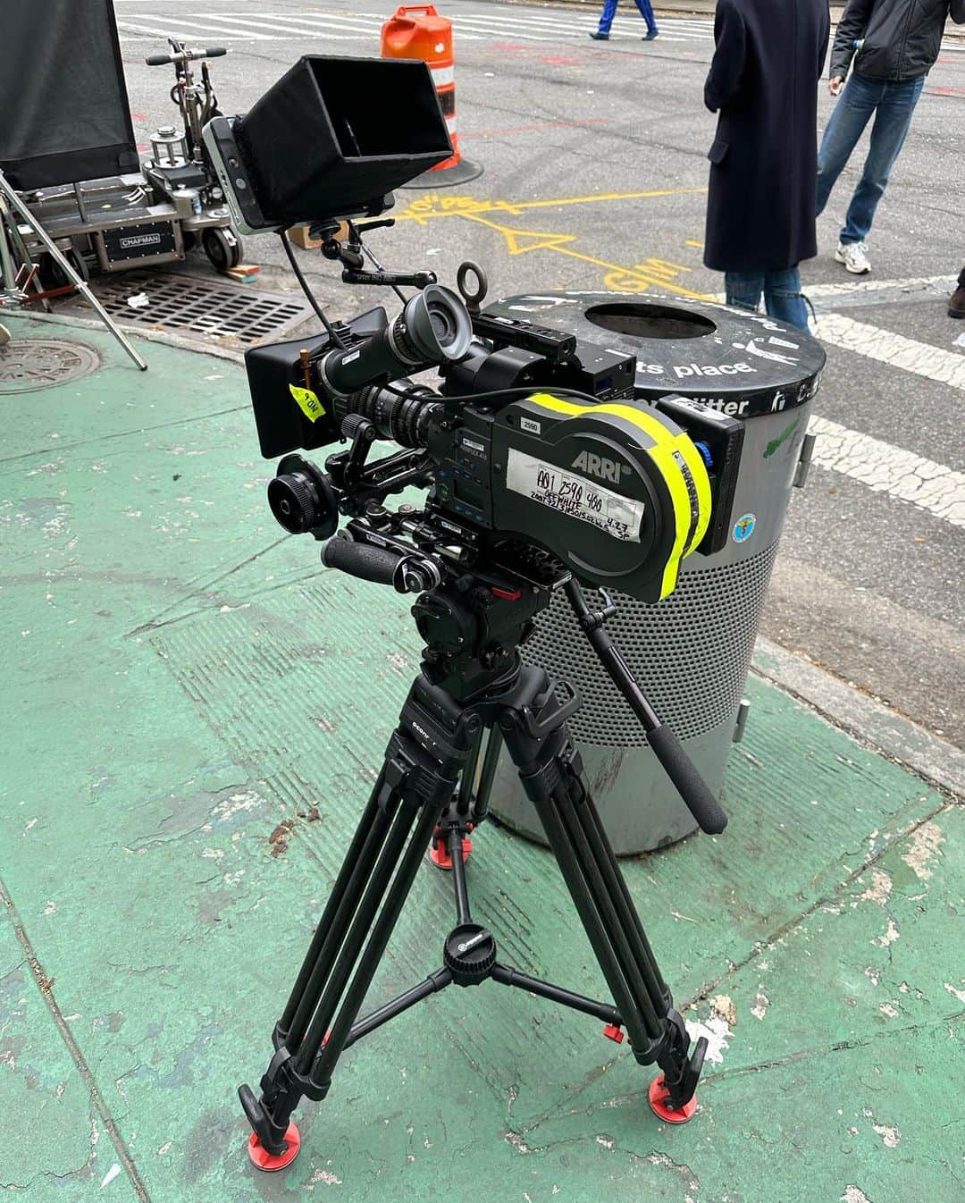 OFF-WHITE C/O VIRGIL ABLOHさんのインスタグラム写真 - (OFF-WHITE C/O VIRGIL ABLOHInstagram)「“leaked” ~ fw23 Off-White™ collection shoot in New York City」7月25日 21時22分 - off____white