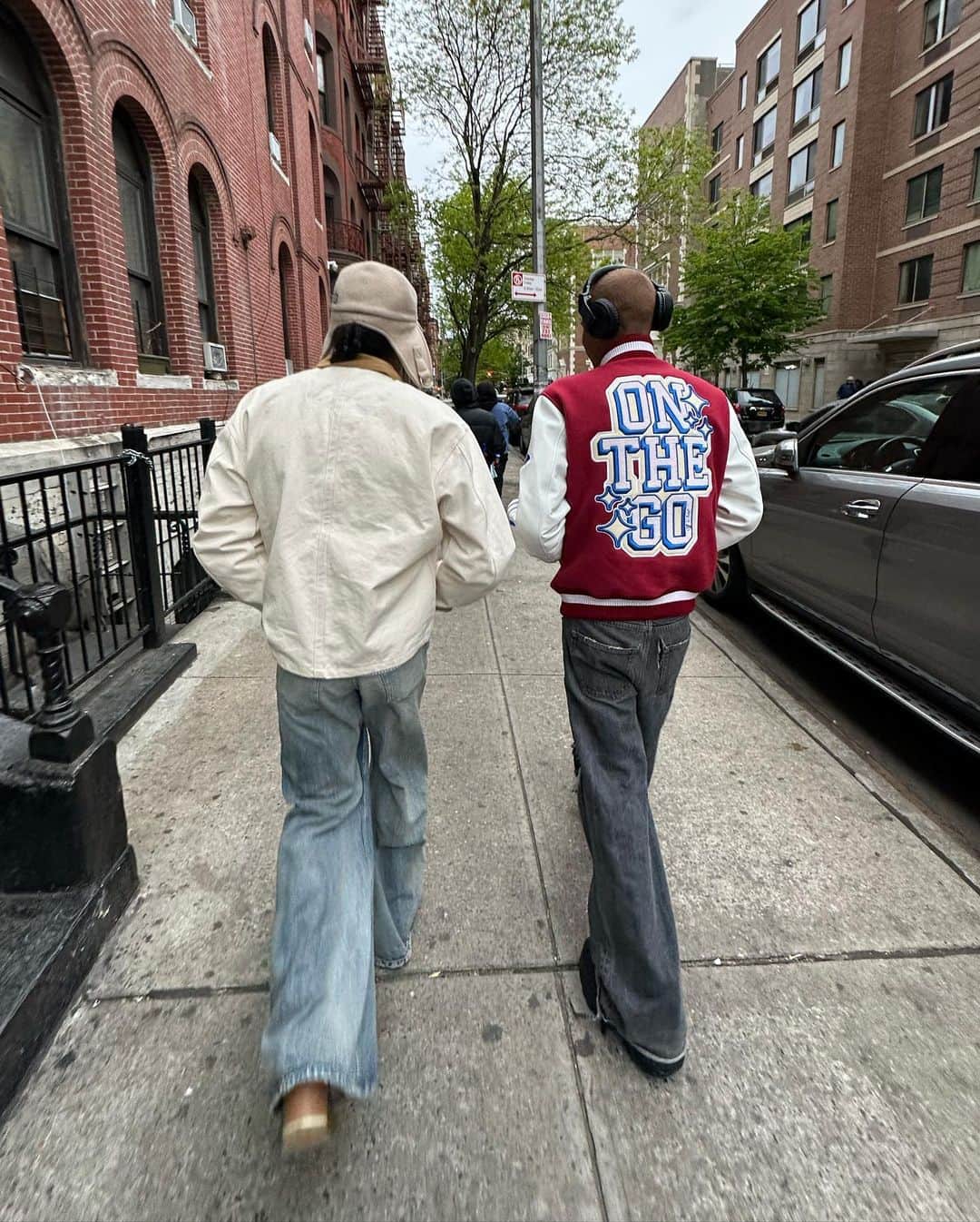 OFF-WHITE C/O VIRGIL ABLOHさんのインスタグラム写真 - (OFF-WHITE C/O VIRGIL ABLOHInstagram)「“leaked” ~ fw23 Off-White™ collection shoot in New York City」7月25日 21時22分 - off____white