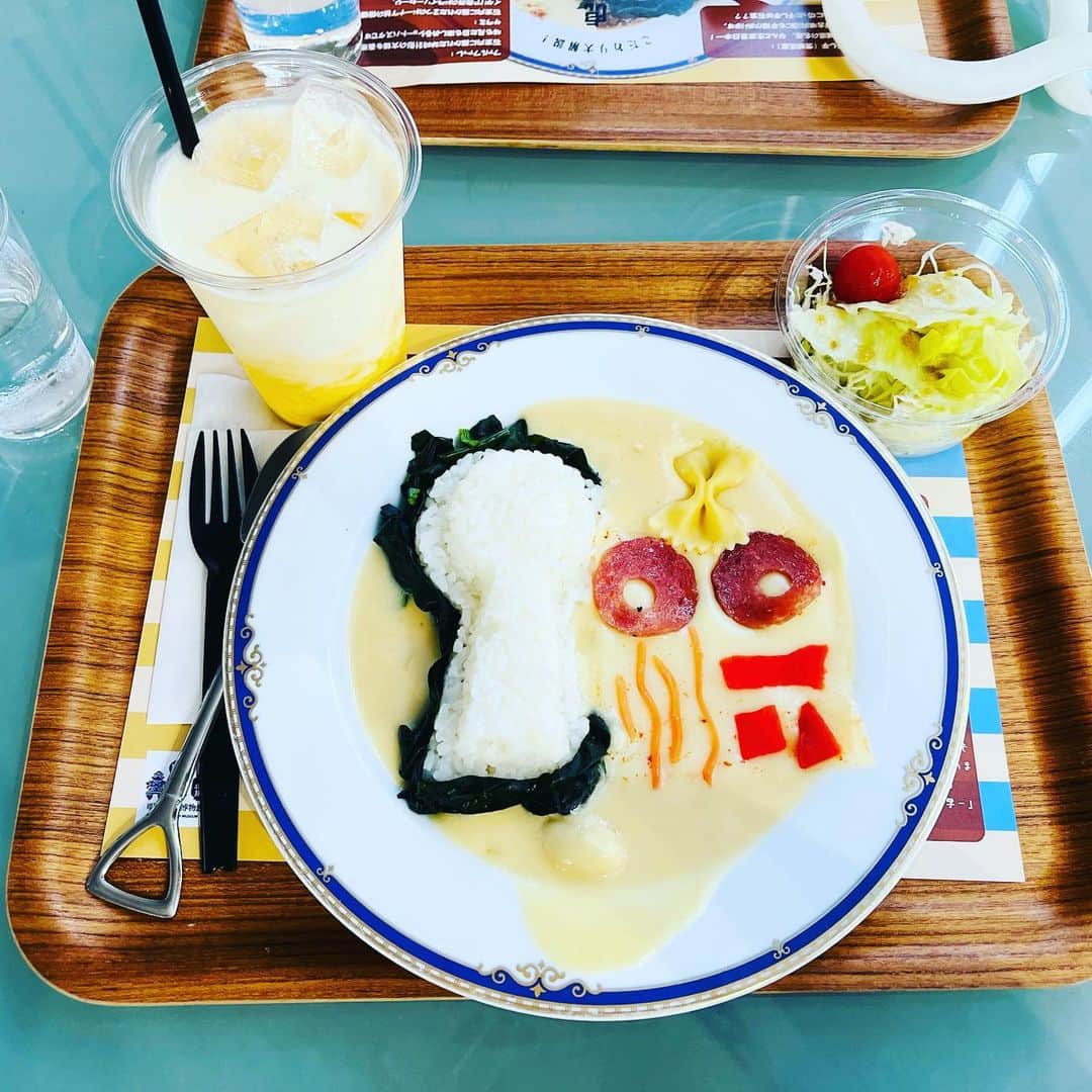 水谷さるころのインスタグラム：「そういえば昨日息子と一緒に「虎塚古墳カレー」の白を食べに行ってきたのでした。クリームシチューっぽいけどカレー！　美味しかったです。息子と常設展見て日本の昔の刑事刑罰を解説。今の子「岡っ引き」も「十手」も知らないのよね…。時代劇やってないから。ギロチンが「残酷でない処刑方」のために作られた話が中々衝撃でした🫨（身分に関係なく平等に苦痛の少ない処刑方法を考えたという…）」