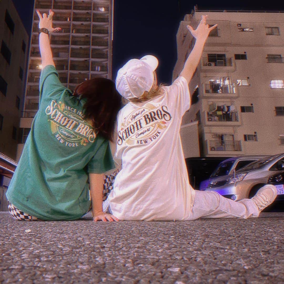 ロザリーナのインスタグラム：「#青春フォエバー   このTシャツ一緒に買ったけど、会う時被ったこと1度も無かったけど、ついにLINEで無言圧かけられたから着ていったw」