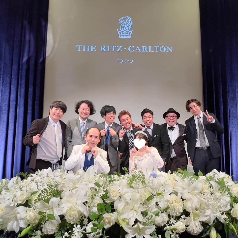 斎藤司のインスタグラム：「5年越しに結婚式を挙げました。 やる前は準備が超大変でほかのことが何も手につかず、途中へこたれそうになりましたが、、今ならまたやりたいって気持ちが分かる！ほっとした。結婚式はほんとに楽しかった！！皆様ありが頭皮！ こんなに、主役でウケる日はなかなかない笑笑  妻へ やきもきさせてごめんよ、そしてお待たせ。 これからも妻は僕の人生の主役です。 @shanpi_na   #結婚式 #最高 #皆んなを呼べなくて申し訳ない #ゼクシィ さん #cm待ってます #プレ花嫁」