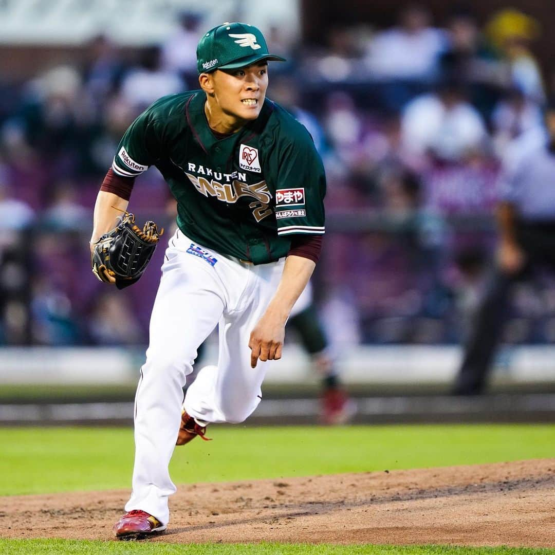 東北楽天ゴールデンイーグルスさんのインスタグラム写真 - (東北楽天ゴールデンイーグルスInstagram)「⚾️  ⚾️E 3-1 F⚾️ 浅村選手が先制19号2ランと8回の20号ソロで全打点‼️‼️ 投手陣も5人の継投で1失点に抑えてチームは連勝✨✨ 先発の早川選手が6回6安打1失点6奪三振の好投で5勝目👍🏼 7回は酒居選手が三者三振💯8回は鈴木翔天選手と安樂選手💪🏼 そして9回は渡辺翔太選手が締めてプロ初セーブ㊗️✨✨ 打線では1番の村林選手が2安打3出塁‼️  #鷲が掴む #rakuteneagles  #EAGLESEARTHGREEN  #浅村栄斗 #早川隆久 #渡辺翔太 #酒居知史  #鈴木翔天 #安樂智大」7月25日 21時53分 - rakuten_eagles