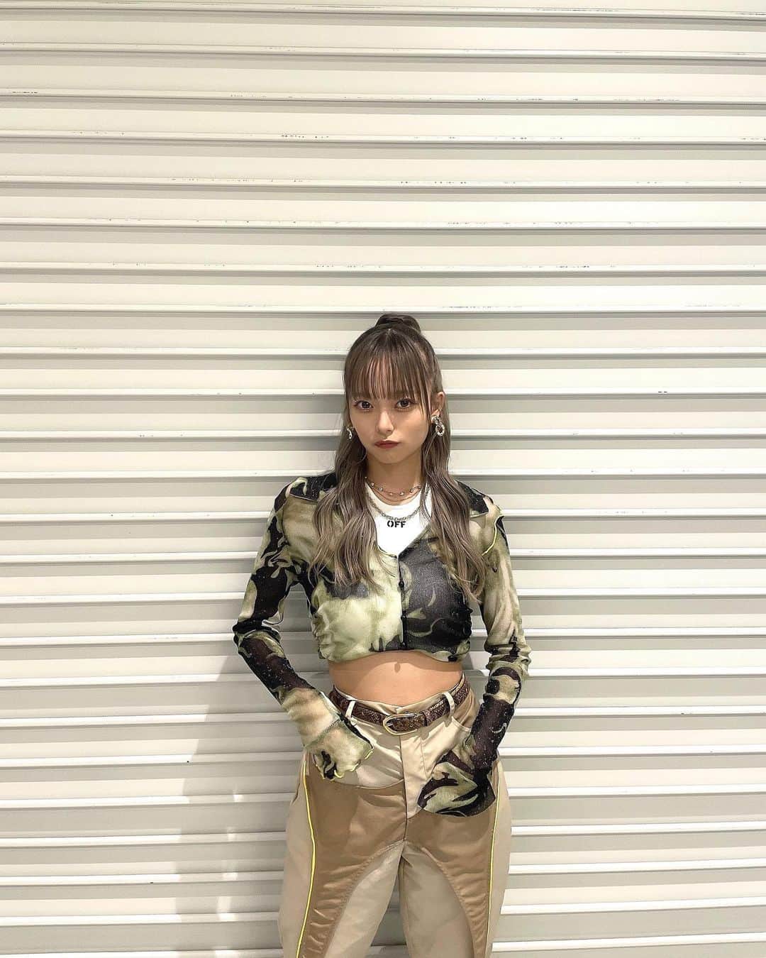 宇井優良梨のインスタグラム：「⁡ 勝手にサバンナ衣装って呼んでます🦓 最近ハーフアップすき☺︎」