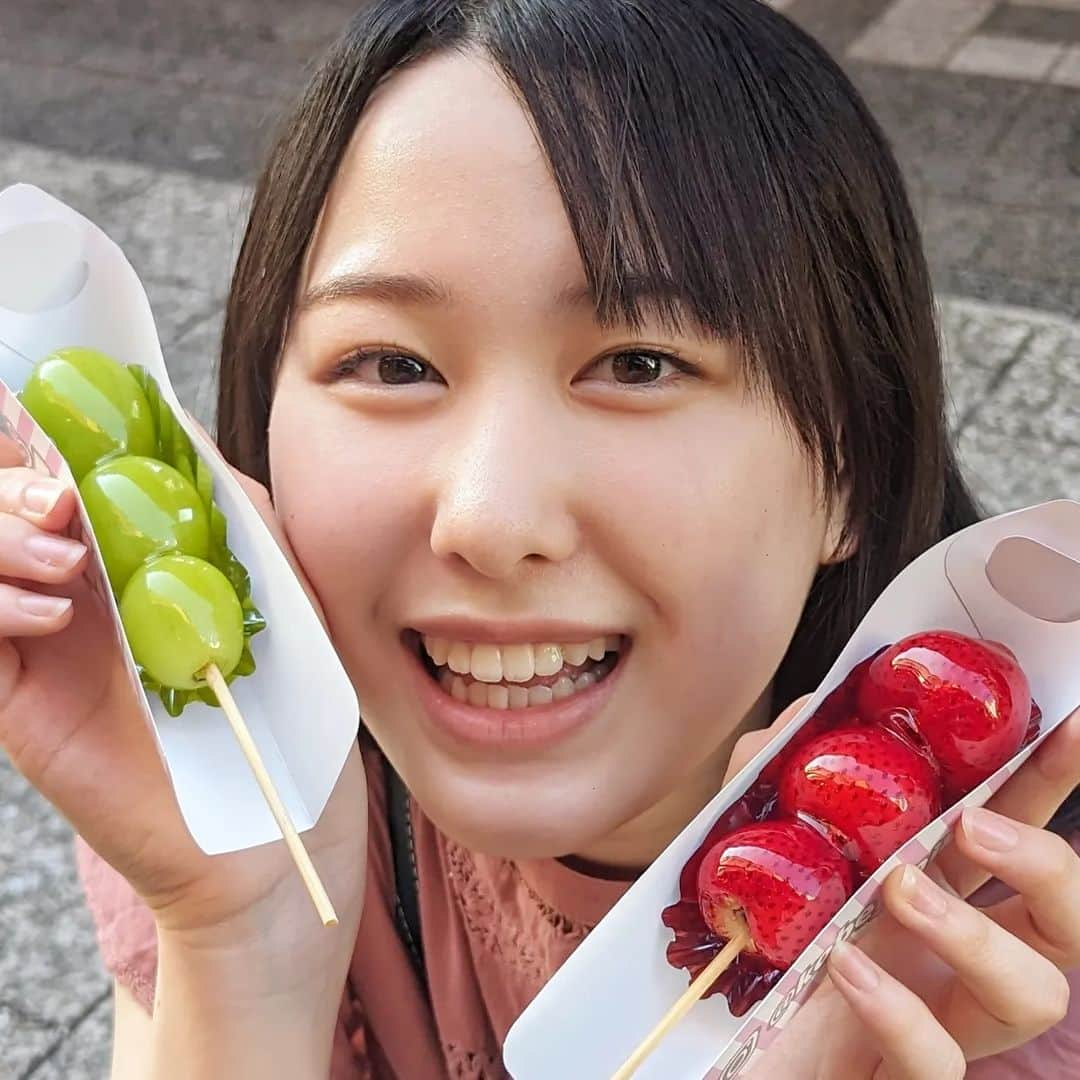 山下森羅のインスタグラム：「お祭りに行って、 ⁡⁡ ⁡いちご飴を食べました🤤🍓⁡ ⁡⁡ 甘くて美味しくて幸せでした‪🫶🏻️💞⁡」