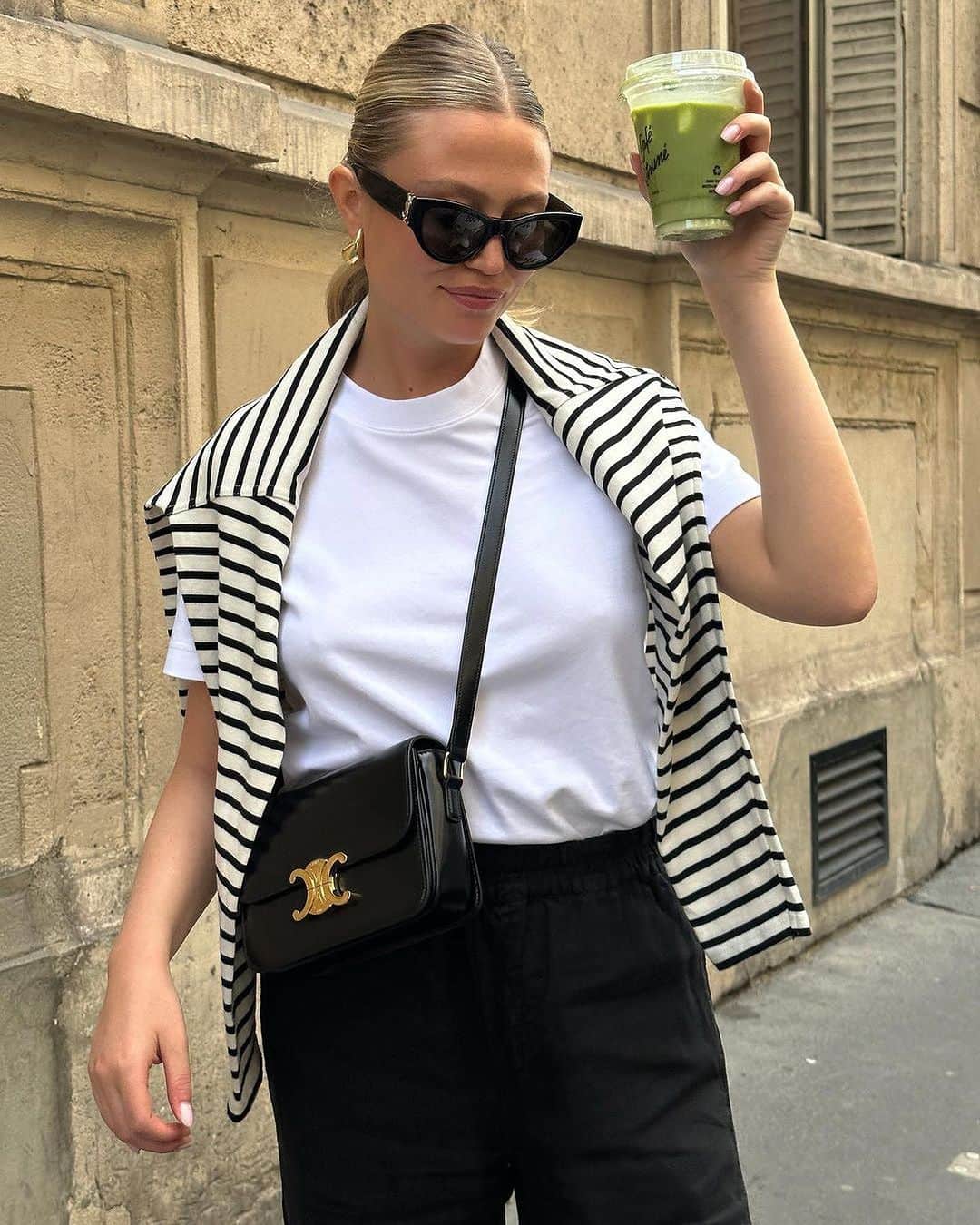 Café Kitsuné Parisさんのインスタグラム写真 - (Café Kitsuné ParisInstagram)「A roll up of your best #CafeKitsune cup-to-go outfits of the month 💫」7月25日 21時52分 - cafekitsune