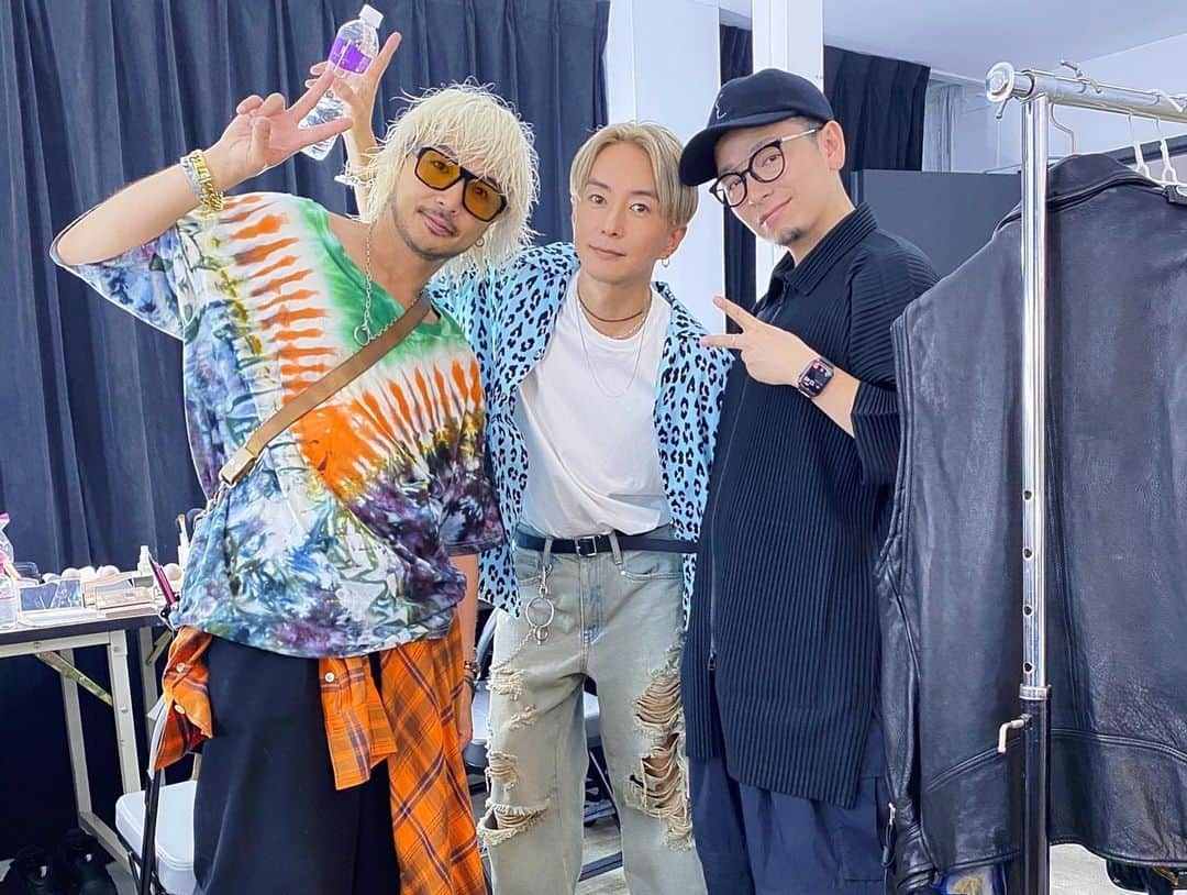 奈良裕也さんのインスタグラム写真 - (奈良裕也Instagram)「#Repost @soucuts with @use.repost ・・・ REAL CREATIVE HAIRSHOW in TAIWAN🇹🇼  日本、台湾、中国と国を超えてコラボレーションした豪華メンツ6人でのヘアショー。 1000人規模の大盛況なイベントは台湾でも数年ぶりらしく、かなり活気でした。 言語や文化は違えど美容師の熱量はみんな同じ。✂️ 様々な表現でステージング。 刺激的でした。 台湾の美容師さん、みんなありがとう！また会いましょう🫶🏻  創意髮型秀🇹🇼台灣場  日本、台灣和大陸的6位頂尖髮型師跨海合作，豪華陣容的髮型秀。  在台灣好久沒有這樣超過千人盛況規模的活動了，也為業界帶來一劑強心針！  雖然有語言和文化的隔閡，但髮型師們的熱情是一樣的✂️ 在舞台上透過不同的展現方式，看得令人興奮不已。  謝謝台灣的髮型師們！希望早日再相會🫶🏻  #HAIRSHOW #creative  #台湾　#TAIWAN」7月25日 21時55分 - yuyanara