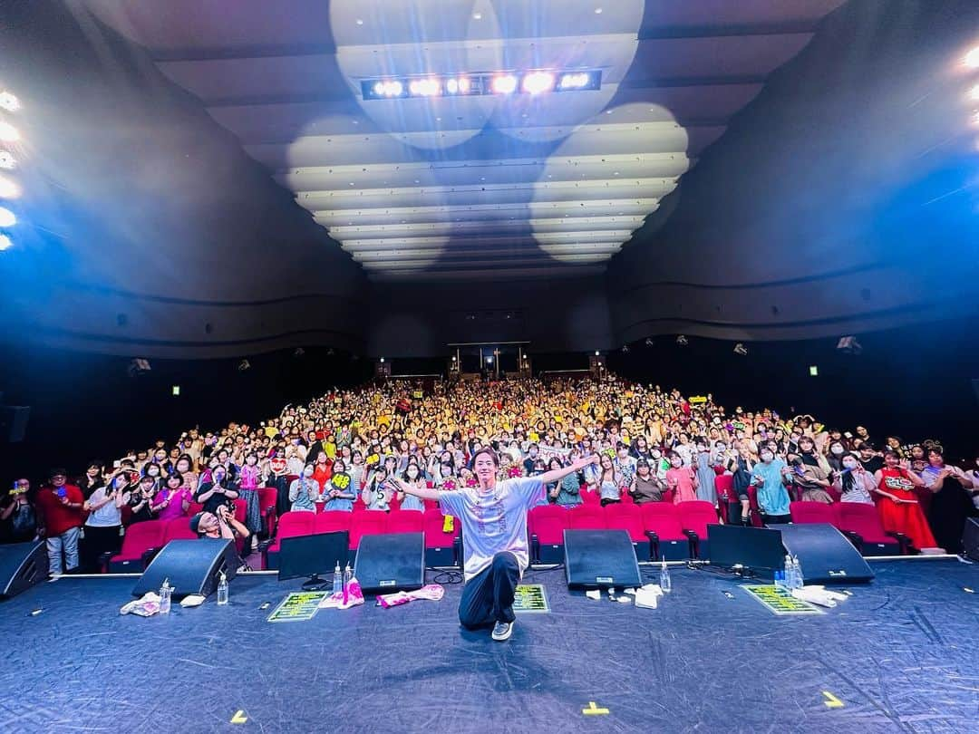 セヨンさんのインスタグラム写真 - (セヨンInstagram)「항상 감사드립니다❤️  やっぱり舞台の上で皆さんに会えるのが とても幸せです。  今日、皆さんを見ながら とても多くのことを感じて感謝しながら帰ります。   このようにまた会えてとても幸せでした。  やっぱり皆さんなしでは何もできないと思います   ありがとうございます。   さぁ、今日いらっしゃった皆さん  次は11月19日 20日 みんなで一緒にきてほしいです！  僕たちが一緒に守っていきましょう  僕たちのマイネームとマイガールを   愛していますよ.  #myname #mygirl」7月25日 21時56分 - sy_911120