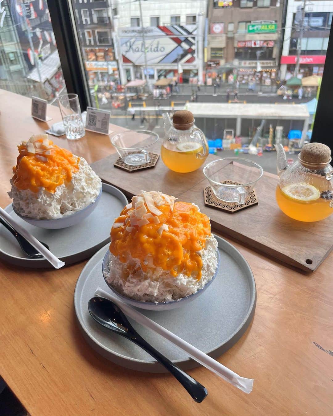 砂糖華さんのインスタグラム写真 - (砂糖華Instagram)「かき氷食べてきたぁ🍧 ̖́- ‪　　　　　‬ マンゴーのかき氷めちゃくちゃ美味しかった、、🥹♡ 中にもプリンとパインとか入っててボリューム満点だった~🍍 ‪　　　　　‬‪　　　　　‬  ‪ PR @flightlounge_shimokitazawa #flightlounge #東京かき氷 #下北沢スイーツ #下北沢カフェ #下北沢グルメ」7月25日 21時57分 - __162cm_