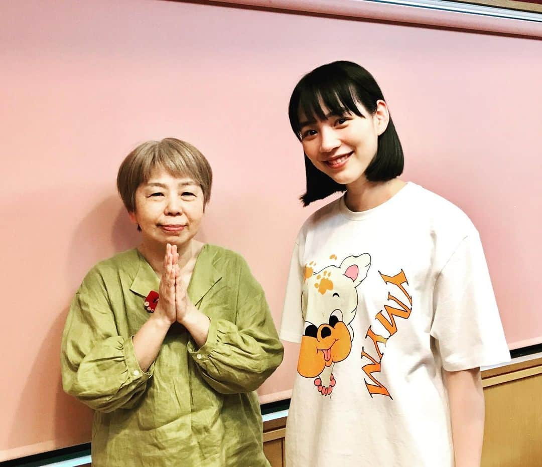 森田恭子のインスタグラム：「.  7月25日 🐟のんさんを迎えて🐟  M１　ラッキーボーイ／忌野清志郎 《のんさん登場！》 M２　Beautiful Stars／のん M３　夢が傷むから（Inspire by 東京百景）／のん M４　薄っぺらいな／のん M５　荒野に立つ／のん 《Ending》 M６　100年サンシャイン／斉藤和義  ふっふっふ、のんちゃんから「ありがとうギョざいます！」いただいちゃいました🐟  新しいアルバム『PURSUE』は、前作からミュージシャンとしての成長著しいのんさんと、バラエティに富んだ楽曲ひとつひとつとの相性が楽しくて、聴き応えがありました。  アルバムへの熱い思いも聞けたし、清志郎さんのこと、映画の話や、これからの野望も聞けたし、桃井かおりさんのモノマネも見られたし。  時間の都合でカットになったけど、『この世界の片隅で』も素晴らしかった！ と感想を伝えることができました。  30歳なりたての、自らその美しい輝きを乱反射させながら放つ発光体、のんさん。帰りがけに私が尾道に住んでいることを話すと、「尾道、憧れの地です！ 尾道で尾道ラーメン食べたい！」と、またまたお目々キラキラ✨✨✨  ライブも行きたかったな〜。  次回は、つれづれナイトです。  #今夜もありがとう #おとといラジオ #fmcocolo765 #毎週火曜夜9時 #のんPURSUE #初対面  #透明感ってこういうことか #俳優仕事ももっと見たい #さかなのこ  #ありがとうギョざいました #また来週」