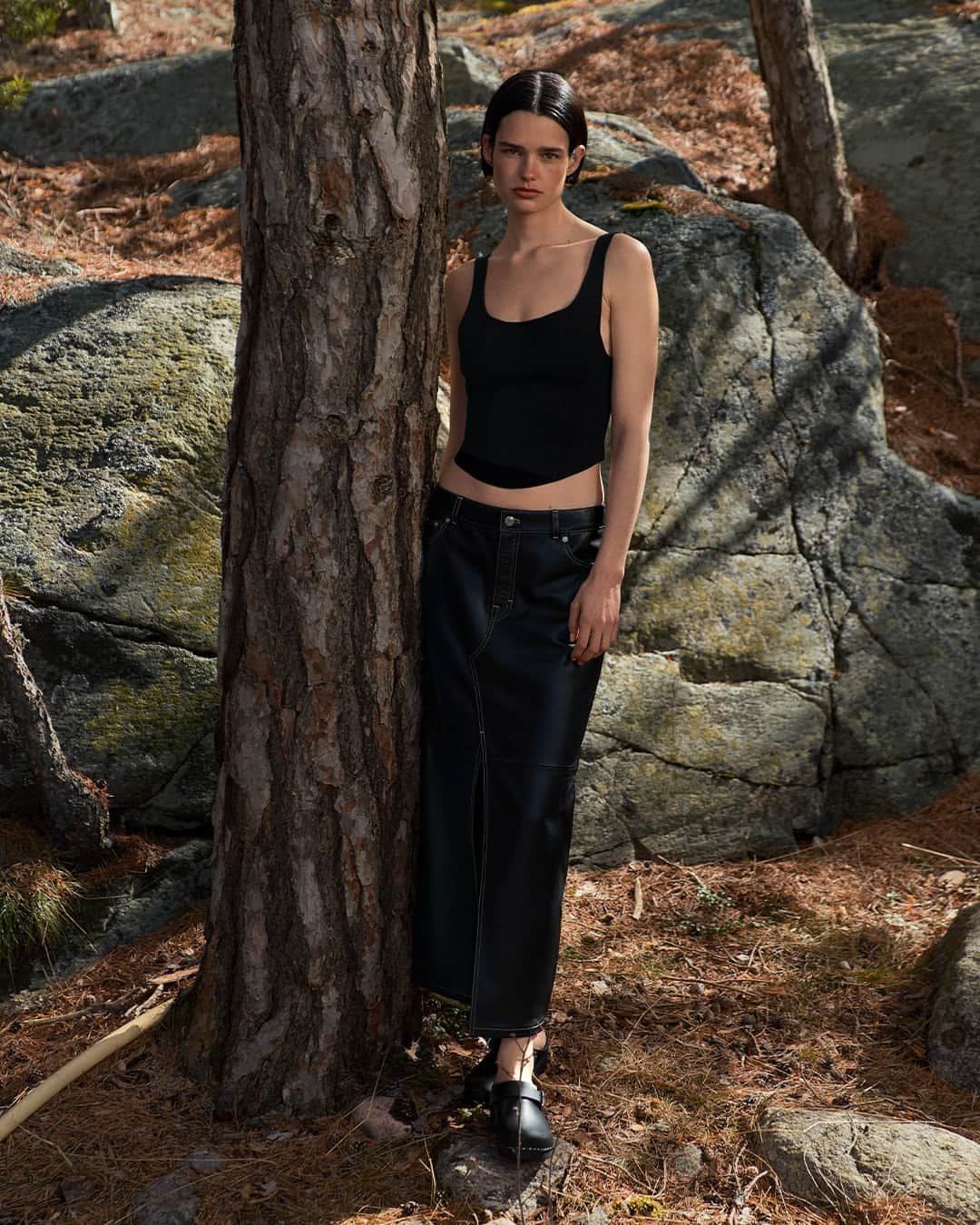 フィリッパコーのインスタグラム：「Clogs for summer — explore Filippa K x Swedish Hasbeens  Photographed by @timothyschaumburg Model @sarahhartog Hair and make-up by @galinanurmi #FilippaK #FilippaKxSwedishHasbeens @swedishhasbeens」
