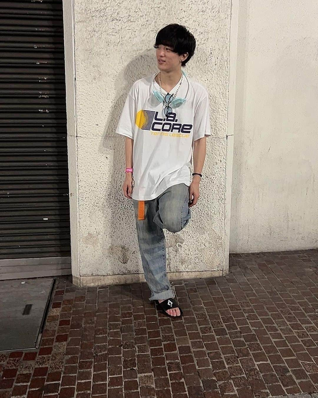 太郎あげあげさんのインスタグラム写真 - (太郎あげあげInstagram)「500円のTシャツと1800円の首元扇風機　#角刈り #使える日本語ちょべりばだけ　#jkブランド #プリント倶楽部 #前のタグをつけることでjkが観にくる　#てことはモテる #安直な男　#男なんてそんなもん #結論男は角刈りが似合う#伏線回収」7月25日 22時07分 - taroageage