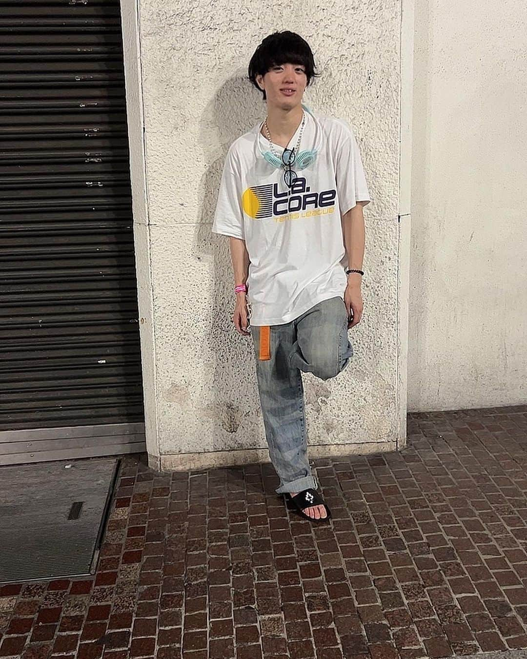 太郎あげあげさんのインスタグラム写真 - (太郎あげあげInstagram)「500円のTシャツと1800円の首元扇風機　#角刈り #使える日本語ちょべりばだけ　#jkブランド #プリント倶楽部 #前のタグをつけることでjkが観にくる　#てことはモテる #安直な男　#男なんてそんなもん #結論男は角刈りが似合う#伏線回収」7月25日 22時07分 - taroageage