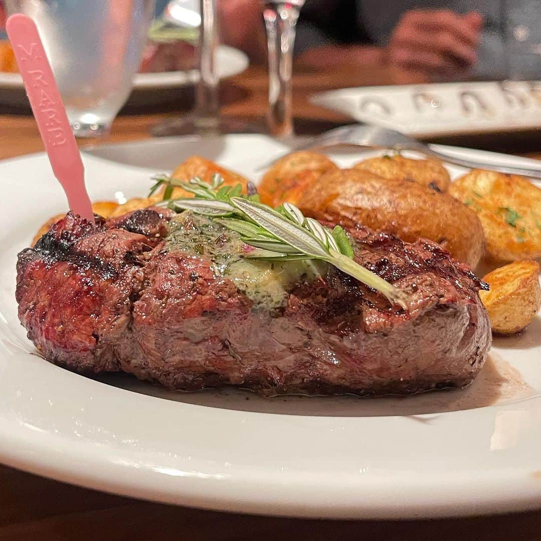 行正り香さんのインスタグラム写真 - (行正り香Instagram)「昨晩のごはんはTHE PARKにてステーキ。シェフに焼き方もおしえていただき、懐かしのリブアイをいただきました！お肉食べたら、次の日元気になりますわあ。#rikayukimasa @americanmeatjapan #行正り香 #アメリカンビーフを巡る旅」7月25日 22時15分 - rikayukimasa