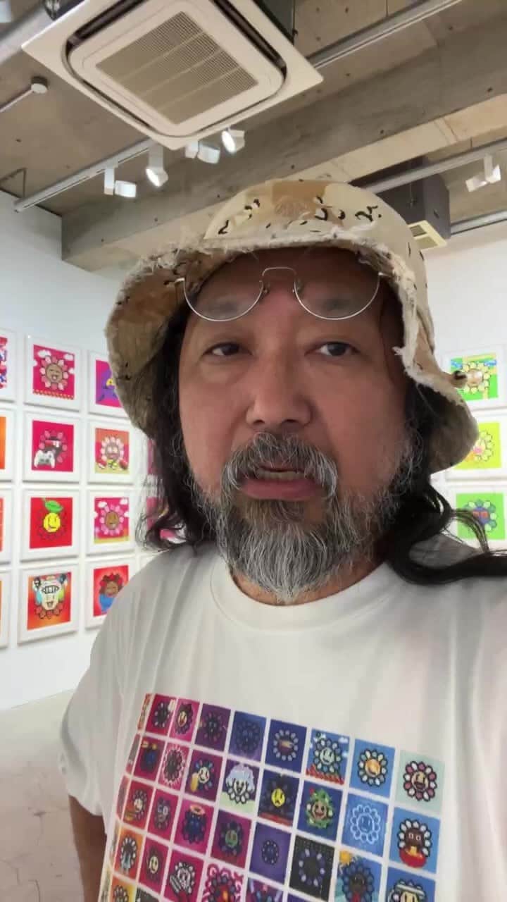 村上隆のインスタグラム：「@kaikaikikigallery  My print works show will start tomorrow. 🙏🙇‍♂️🙏」