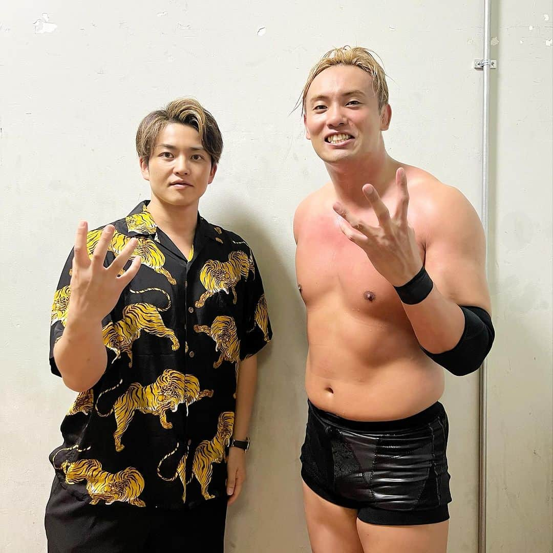 KENZO のインスタグラム：「2023.7.25 新日本プロレス真夏の祭典 「G1クライマックス」 @rainmakerxokada  興奮と感動をありがとう🙌 最強で最強にカッコよかった🔥  #オカダカズチカ #新日本プロレス」