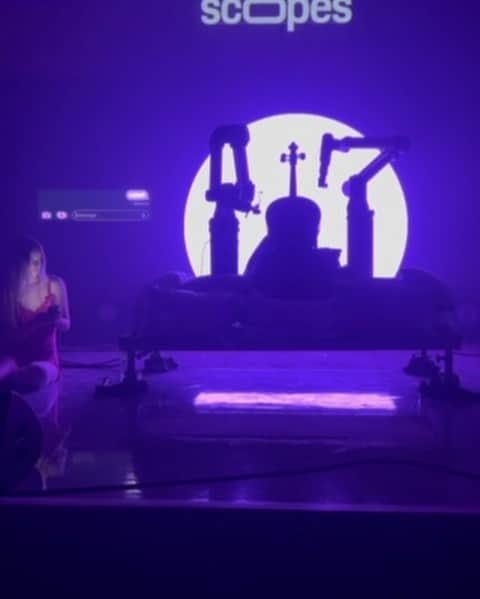 アルヴィダ・バイストロムのインスタグラム：「Little music project I’ve been and am keep on working on with @frdrkgrn, his robot and @walterberge 💝 1. From @porsche_scopes live 2. Me and @frdrkgrn interviewed at kulturnyheterna by @sindinglarsen a while back 3. Magnhild (the robot) doing a cello solo and turning on the distortion pedal by herself 👀 4. More of Magnhild shredding 5. 💖 6. Find full YouTube video and Spotify song from my link 🌟」