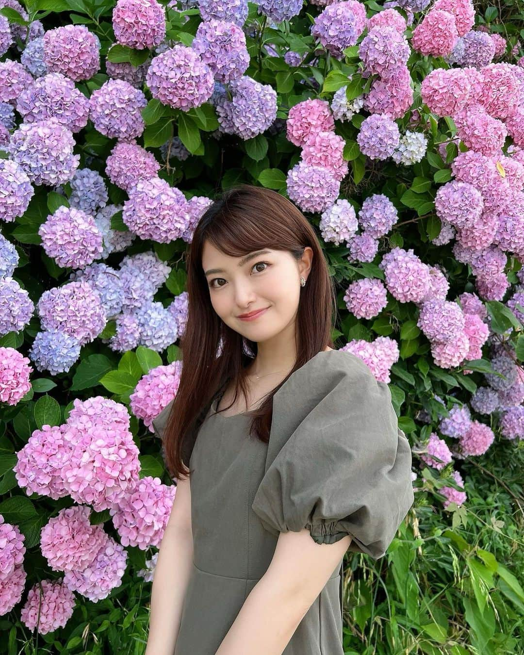 遠野愛のインスタグラム：「2023.07.26 九州北部やっと梅雨明け☀️ 夏だー！！  明日も猛暑日になることが予想されますので熱中症には気をつけてください☺︎ 近年の災害級の暑さ きのうはその対処法をお伝えしました！ 外に出たり運動するまえに事前に体を冷やすプレクーリング 深部体温（内臓など）の上昇を抑えるために体を内側から冷やす内部冷却がこの暑さを乗り切るポイントだそうです💡 体調に気をつけながら夏を楽しみましょうね🌊  #梅雨明け #九州 #福岡 #夏 #紫陽花 #糸島 #fukuoka #itoshima #summer」