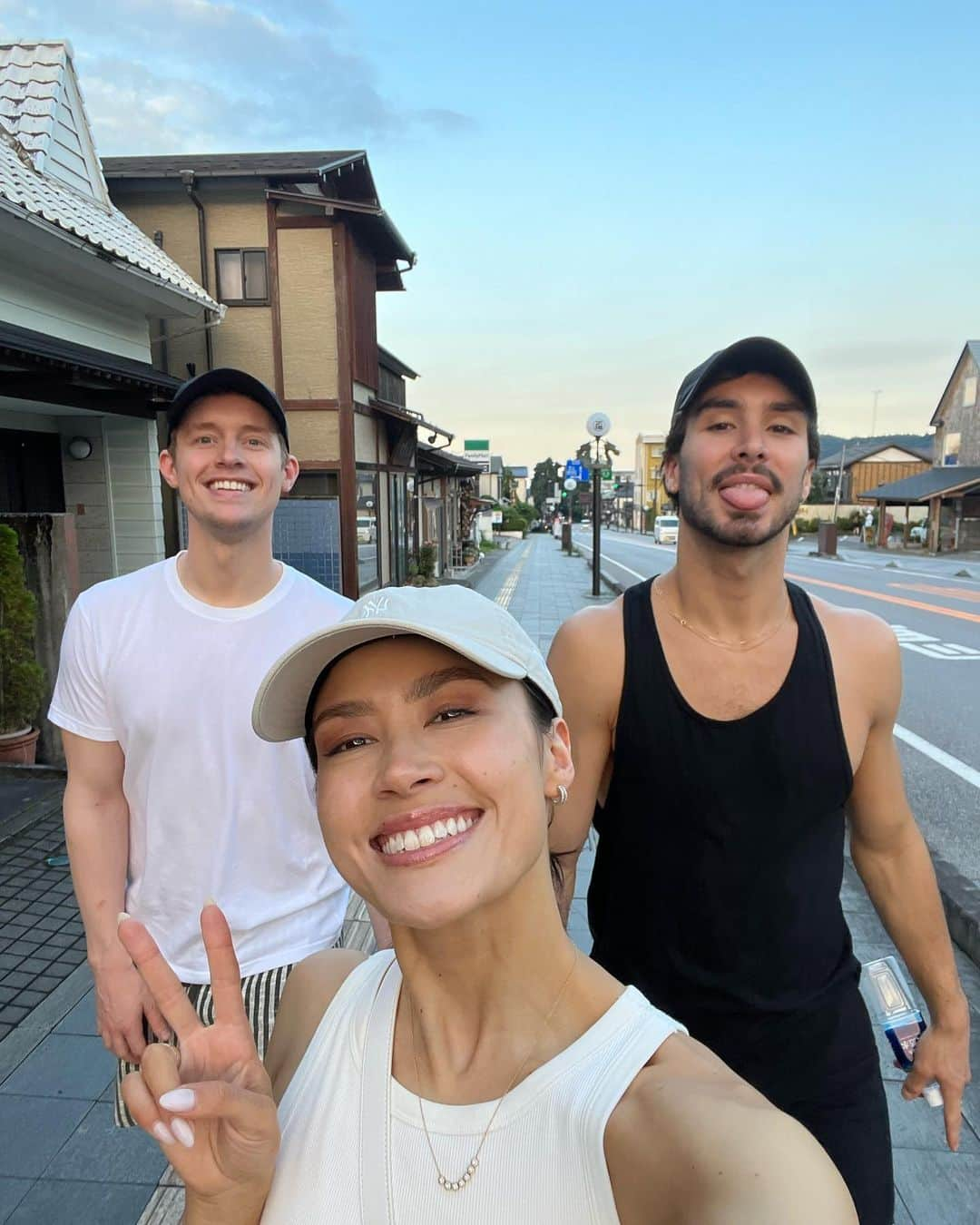 マディソン・チョックのインスタグラム：「Nature walk in Nikko ⛰️🌱🌿🌳🌅  #nikko #japan #japantravel #worldheritagesite #naturelovers #theICE #figureskater #icedancers」