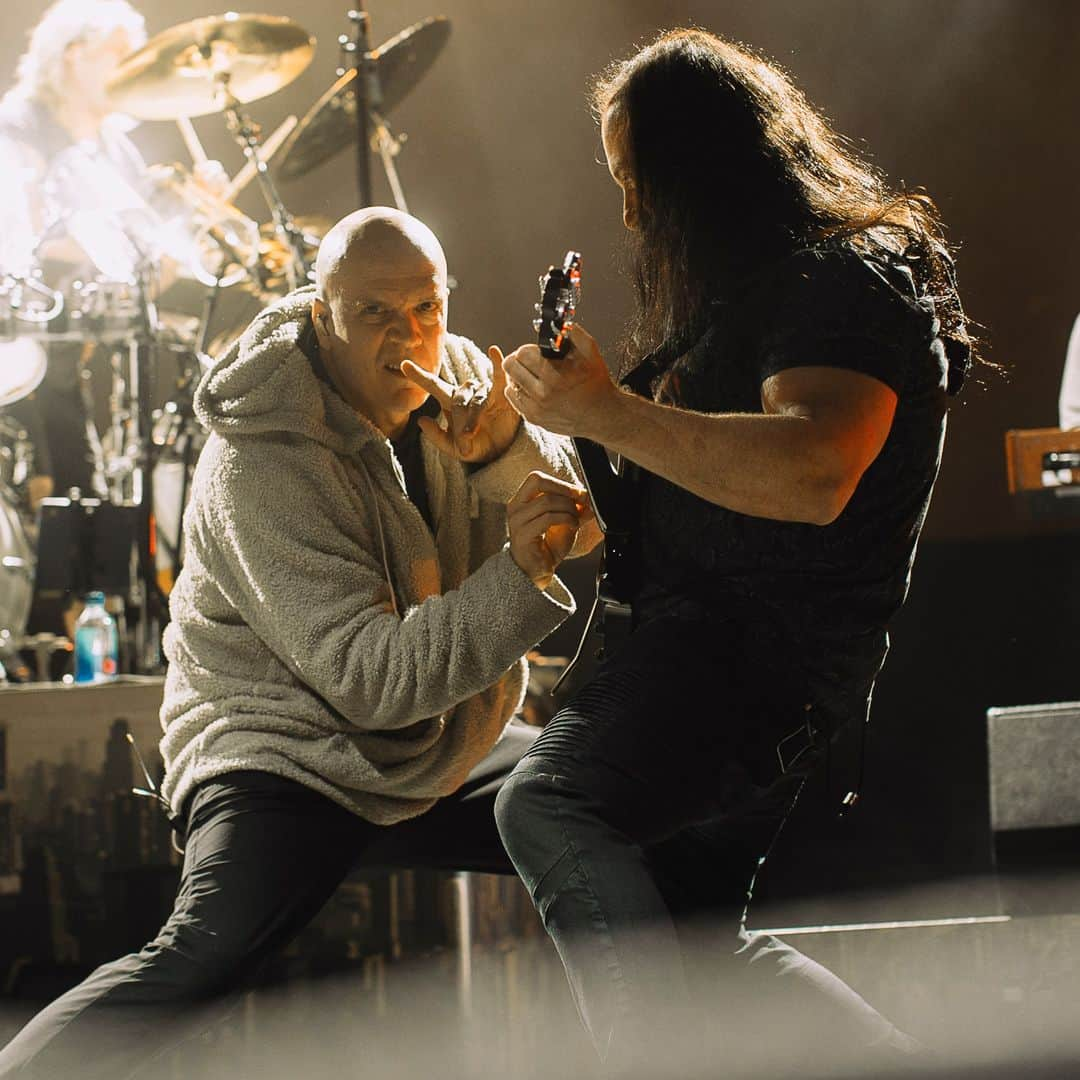 ドリーム・シアターさんのインスタグラム写真 - (ドリーム・シアターInstagram)「Caption these photos! @johnpetrucciofficial & @dvntownsend #Dreamsonic2023  📸 by @randyedwardsphotos」7月26日 7時50分 - dreamtheaterofficial